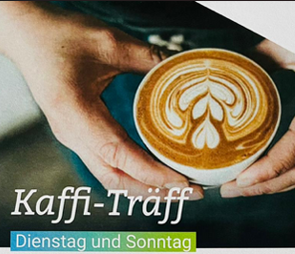 Zwei Personen besuchen den Deutsch-Unterricht